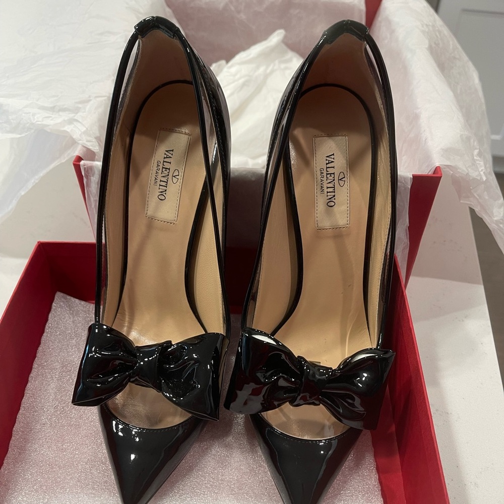 Valentino Garavani Black Patent Leather Bow Pointed-Toe Heels